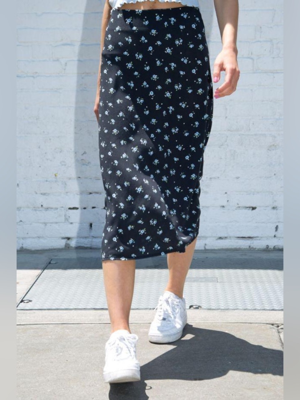 Brandy Melville Navy Floral Midi Skirt! 💙